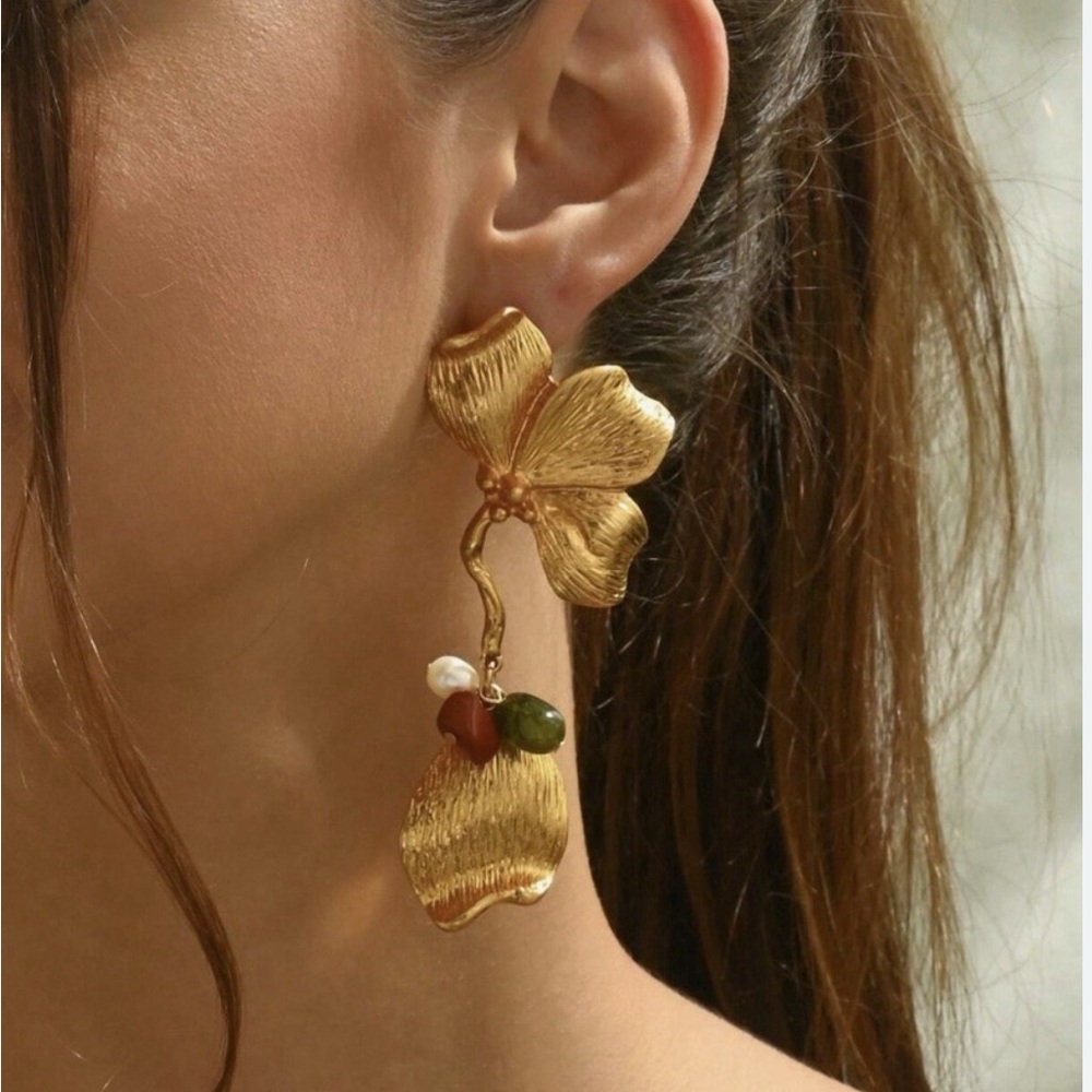 Elegant Gold Floral Drop Earrings